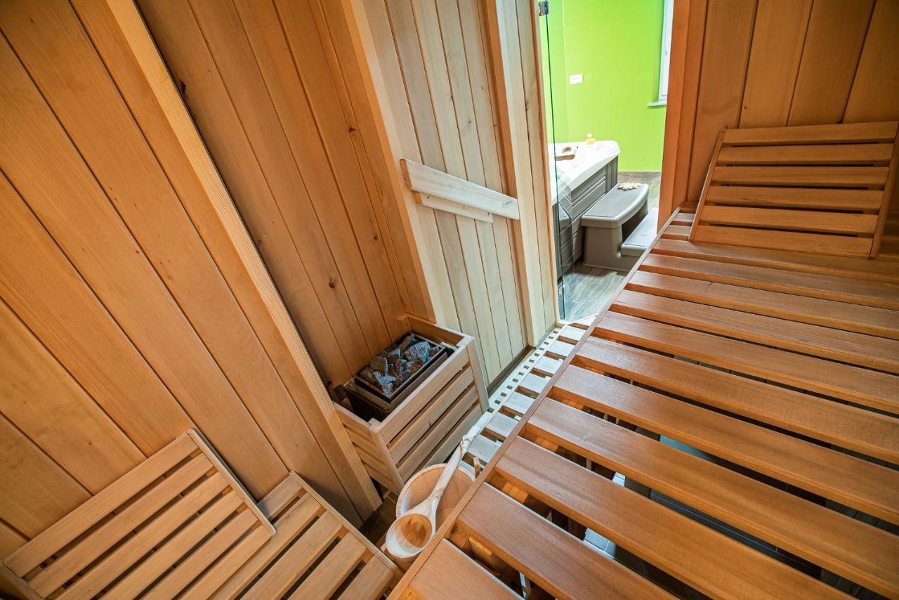 Holiday Home With Hot Tub And Sauna Sabina Rovte Extérieur photo
