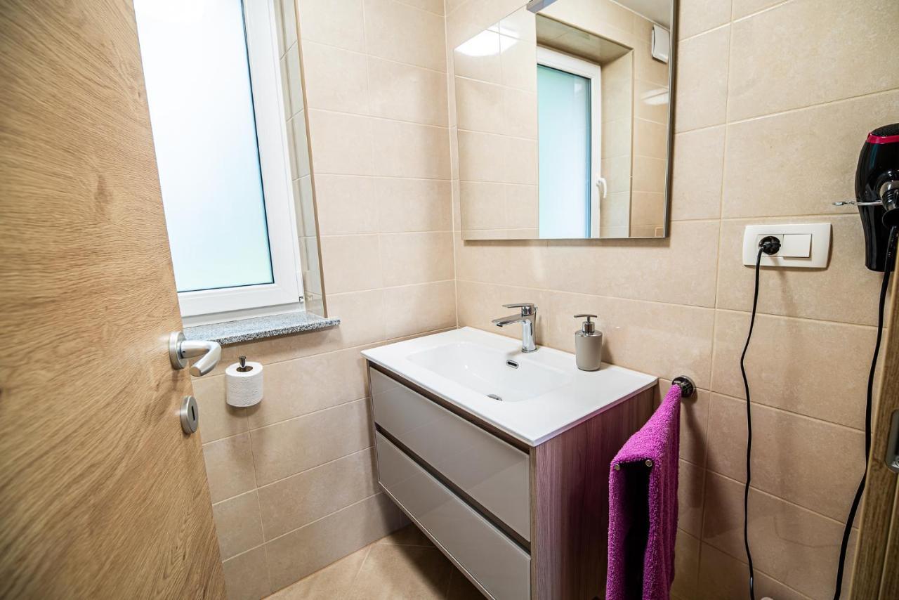 Holiday Home With Hot Tub And Sauna Sabina Rovte Extérieur photo
